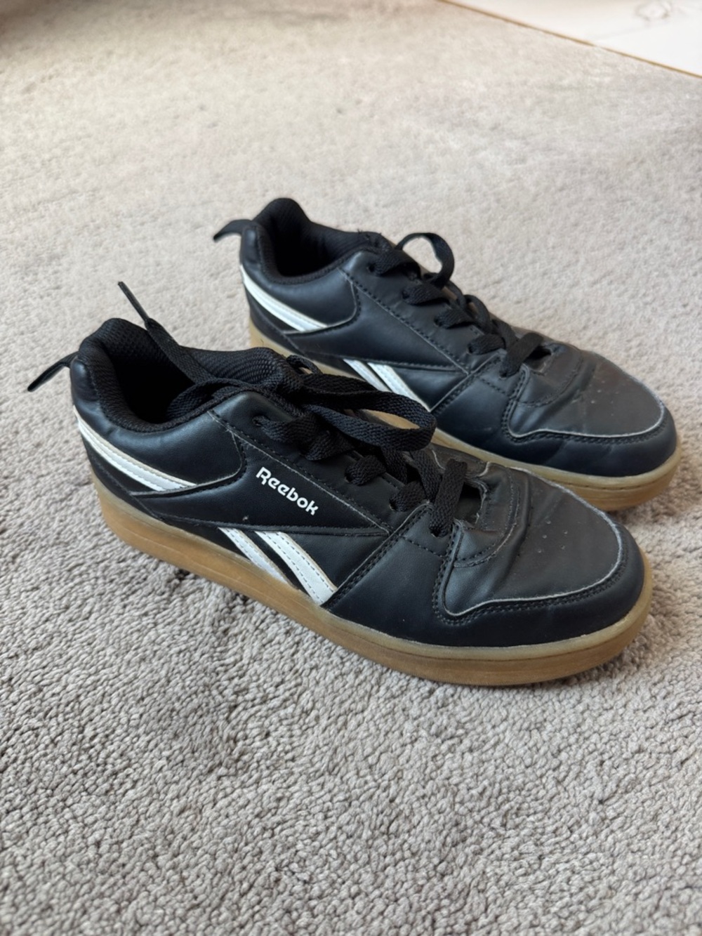 Reebok Black Leather Sneakers Gum Sole Lace-Up Casual Shoes SIZE 3